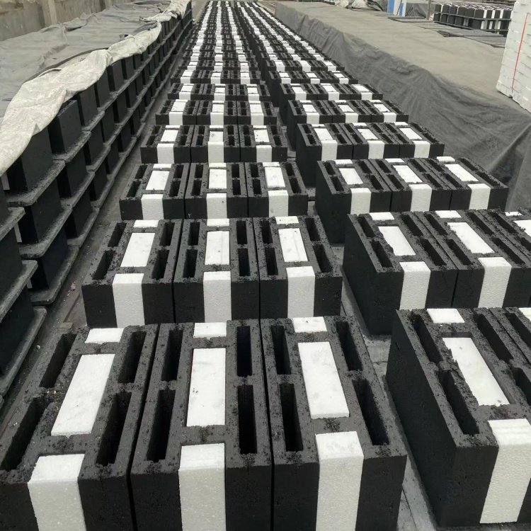 fq復(fù)合自保溫砌塊豐富了建筑外立面造型和建筑物同壽命節(jié)省工期 - 愛