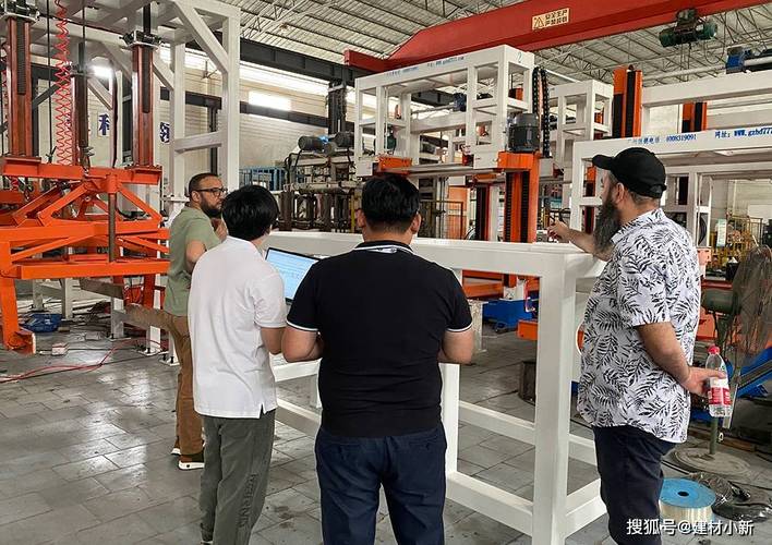 非洲利比亞客戶考察恒德EPS自保溫砌塊設備與生產工藝